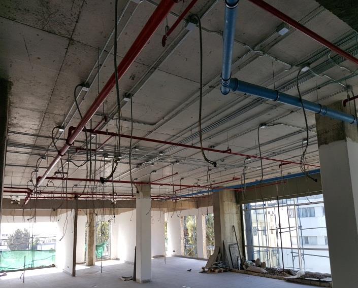Sprinkler and piping networks across an open floor plate