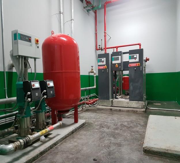 Pump sets with red pressure vessels and controllers