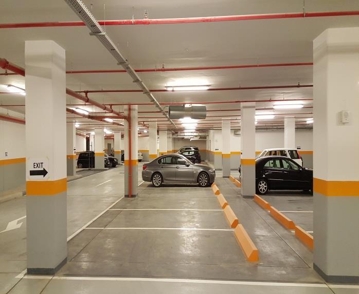 Sprinkler piping distribution across a parking level